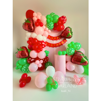 System Dekoracyjny "Strawberry Garland" designed by ball-ON Truskawkowa Ścianka Dekoracyjna z Balonów